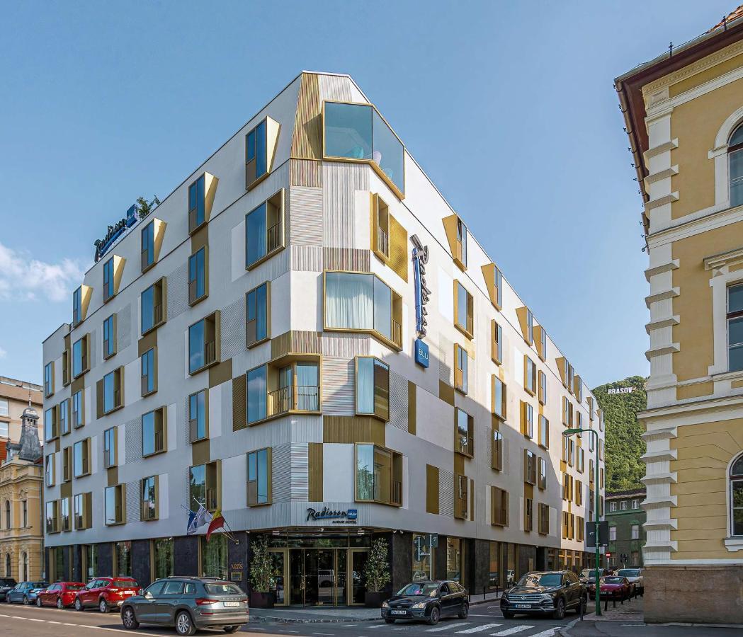 Radisson Blu Aurum Hotel, Brașov Exterior foto The hotel in 2014