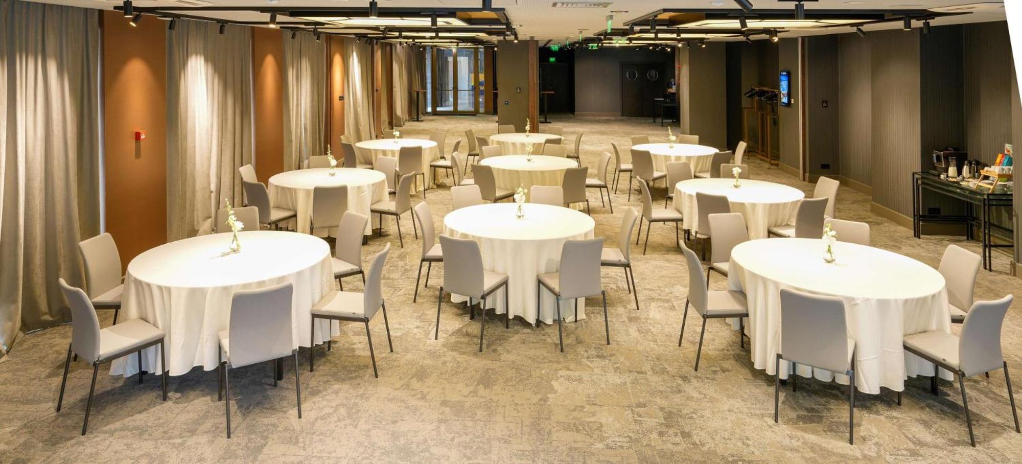 Radisson Blu Aurum Hotel, Brașov Exterior foto The main conference room