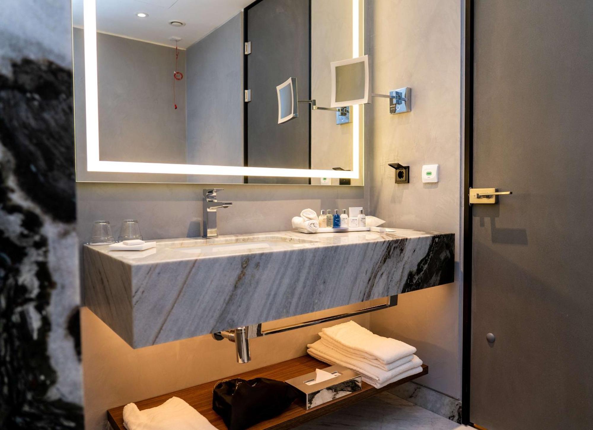 Radisson Blu Aurum Hotel, Brașov Exterior foto Bathroom
